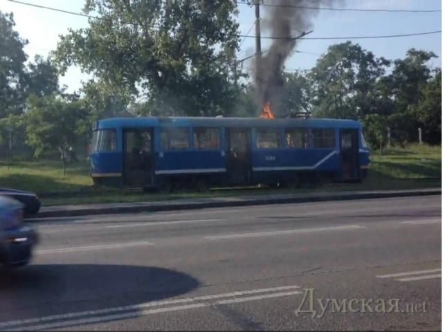 В Одессе загорелся трамвай прямо во время движения