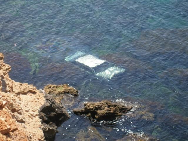 В Севастополе автомобиль упал с обрыва в море