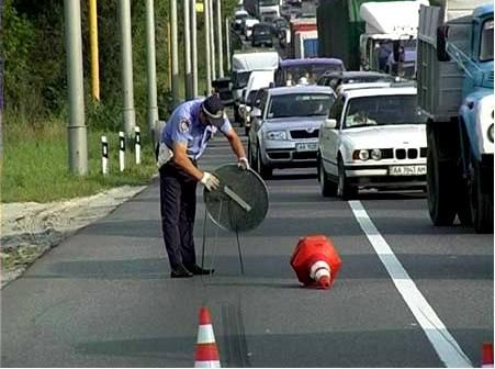 В Запорожской области легковушка столкнулась с грузовиком: 3 человека погибли В Запорожской области легковушка столкнулась с грузовиком: 3 человека погибли