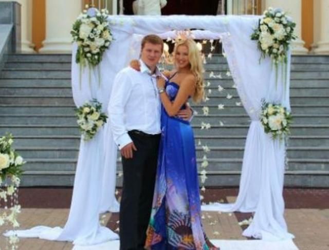 Напередодні бою з Кличком Повєткін відгуляв своє весілля Напередодні бою з Кличком Повєткін відгуляв своє весілля