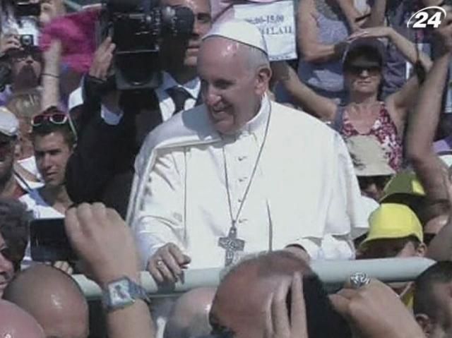 Папа Франциск совершил первый визит за пределы Рима