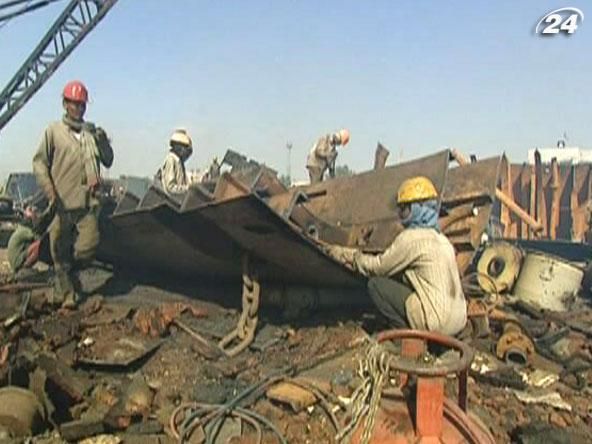 Утилизация судов - ежедневные взрывы, токсические отравления и... 2 тысячи евро в год Утилизация судов - ежедневные взрывы, токсические отравления и... 2 тысячи евро в год