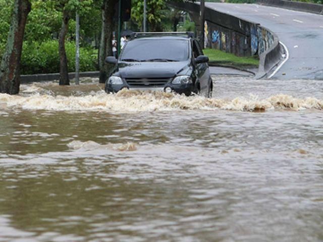 Повінь у Торонто: 300 тисяч мешканців без електрики, транспорт зупинився Повінь у Торонто: 300 тисяч мешканців без електрики, транспорт зупинився