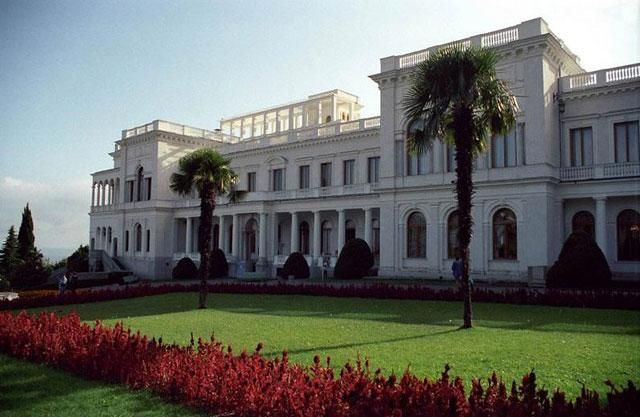 Банкова каже, що Лівадійський палац закрили для Азарова, а не Януковича Банкова каже, що Лівадійський палац закрили для Азарова, а не Януковича