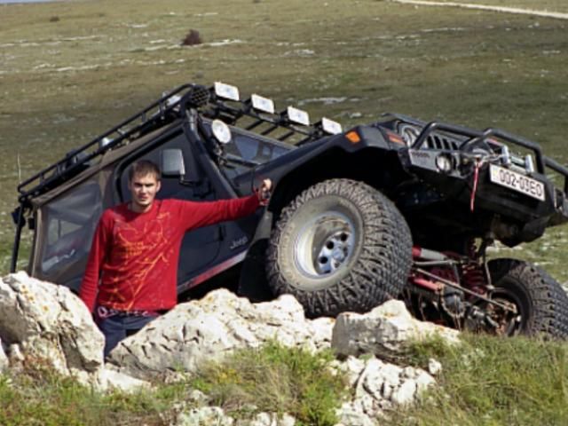 Син Януковича привітав тата з Днем народження від імені автомобілістів Син Януковича привітав тата з Днем народження від імені автомобілістів