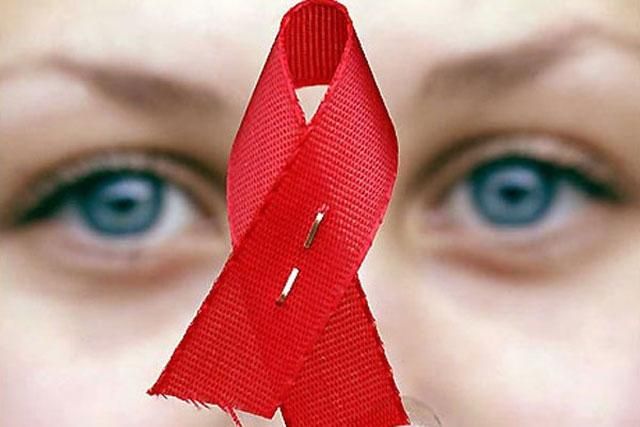 В США и Великобритании возникло сообщество, в котором люди специально заражают себя СПИДом