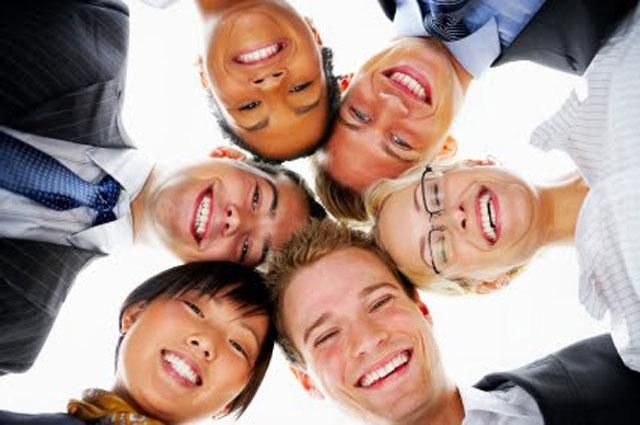 Більшість українців відчувають себе щасливими, - опитування Більшість українців відчувають себе щасливими, - опитування