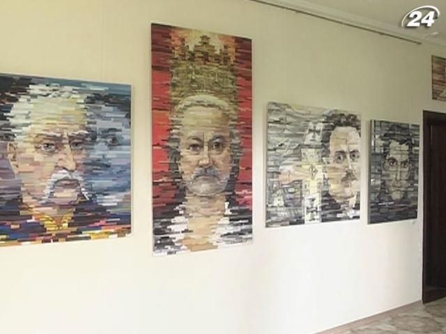 Художник Слєпченко малює серію портретів героїв України