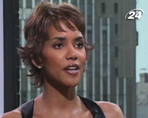 Звезды кино. Хэлли Берри - "женщина-кошка", бросившая вызов расовым стереотипам Звезды кино. Хэлли Берри - "женщина-кошка", бросившая вызов расовым стереотипам