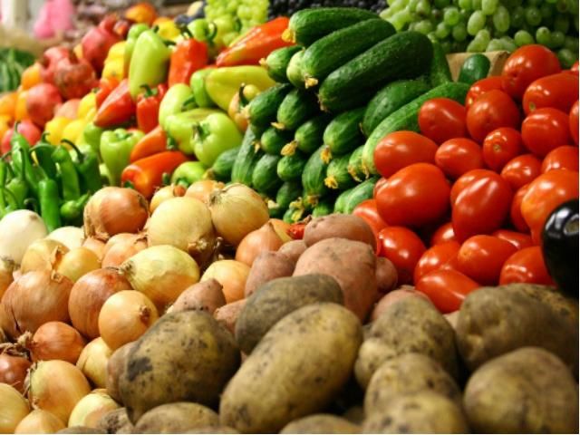 Из-за жары в Киеве запретили продовольственные ярмарки Из-за жары в Киеве запретили продовольственные ярмарки