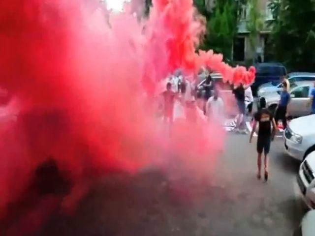 "Автономні націоналісти" взяли на себе напад на московську газету (Відео) "Автономні націоналісти" взяли на себе напад на московську газету (Відео)