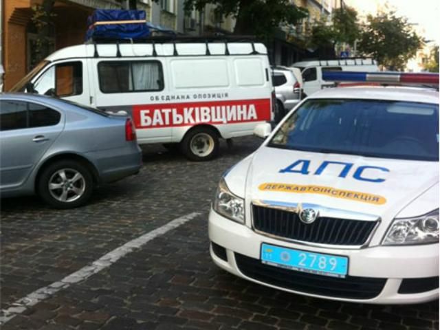Міліція блокує автомобілі "Батьківщини", - опозиціонер 