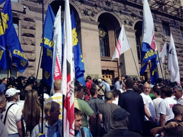 Депутатів та журналістів не пускають в Київраду  