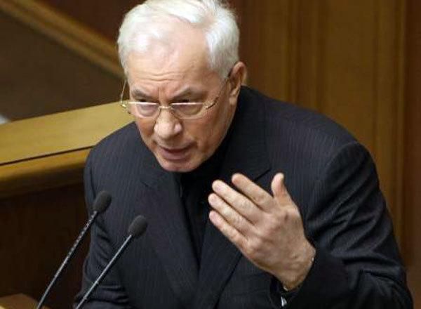 Азаров дорікнув опозиції економічною некомпетентністю Азаров дорікнув опозиції економічною некомпетентністю