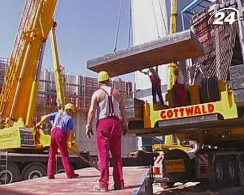 Как монтируют строительный кран Как монтируют строительный кран