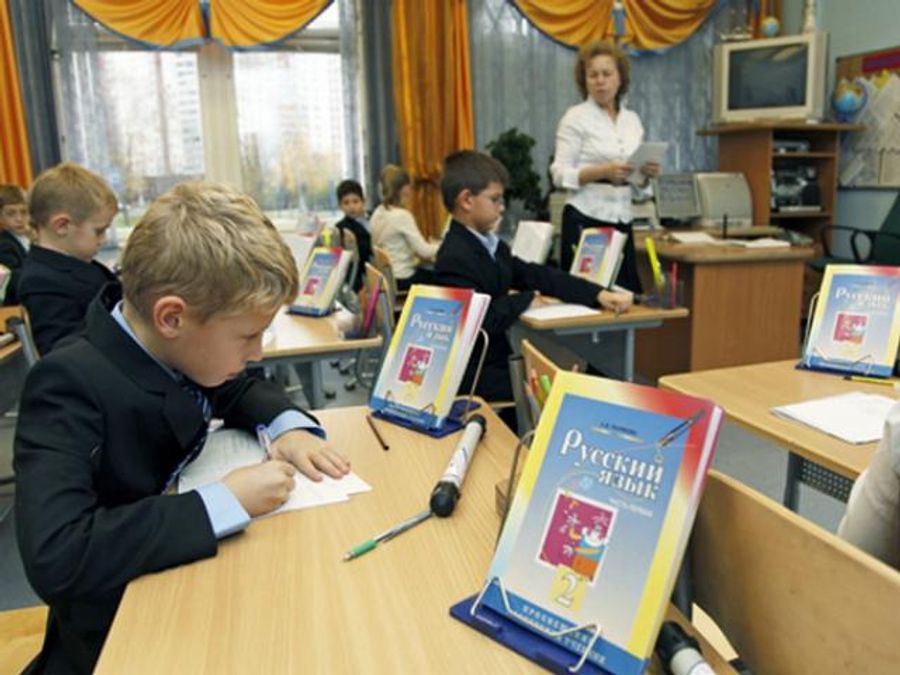 Естонським гімназіям заборонили викладати російською мовою Естонським гімназіям заборонили викладати російською мовою