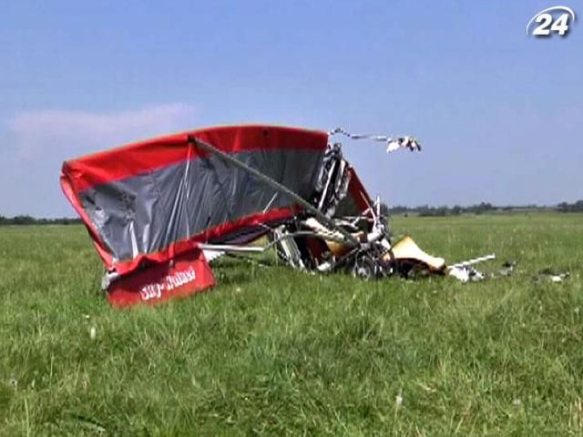 Подробиці падіння саморобного літака у Чернівецькій області Подробиці падіння саморобного літака у Чернівецькій області