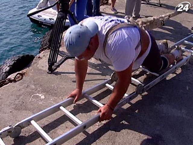 Крымский силач протянул 100-тонный теплоход Крымский силач протянул 100-тонный теплоход