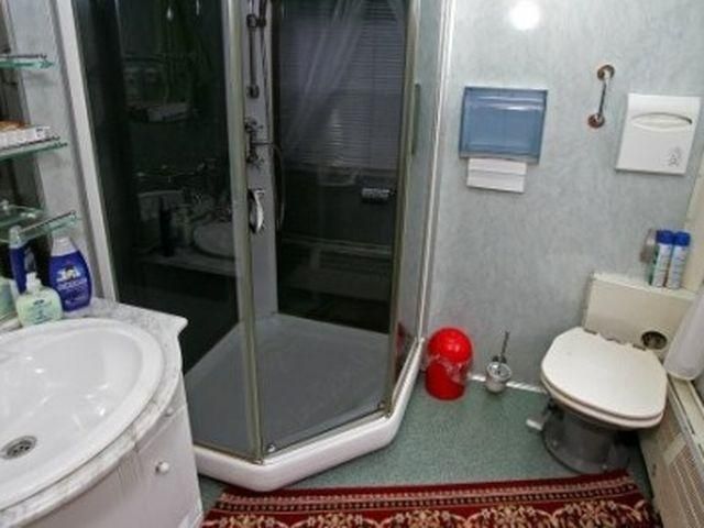 Ремонт VIP-вагона с кухней и ванной от Донецкой железной дороги обойдется в $1 млн (Фото)