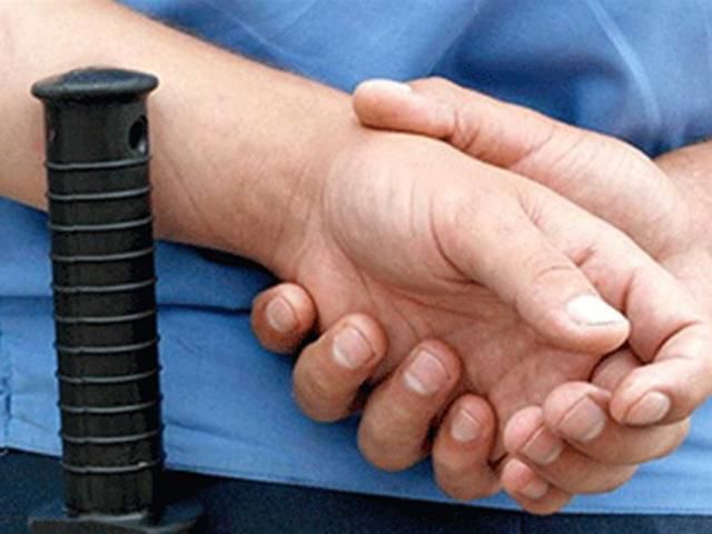 В Николаеве милиционер напал на журналистку В Николаеве милиционер напал на журналистку