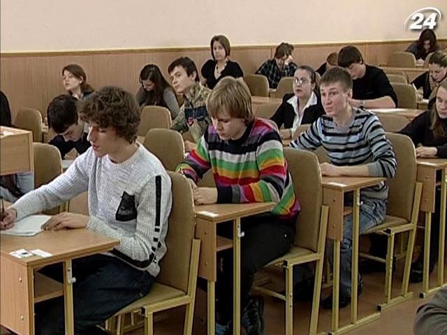 Табачник хоче карати абітурієнтів за списування Табачник хоче карати абітурієнтів за списування