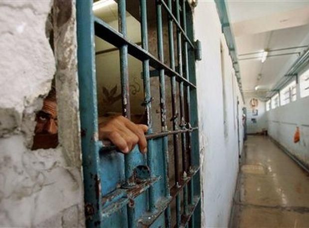 В Индонезии из тюрьмы сбежали 200 осужденных