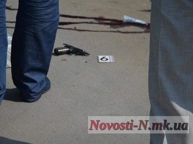 Фото с места стрельбы в Николаеве Фото с места стрельбы в Николаеве