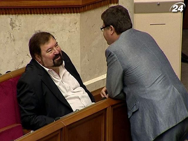 Нардепы от "Батькивщины" судятся против Верховной Рады Нардепы от "Батькивщины" судятся против Верховной Рады
