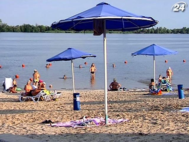 В Херсоні люди вимагають скасувати плату за пляж