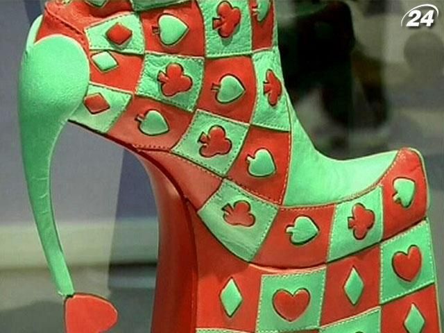 У В'єтнамі триває ярмарок незвичного взуття У В'єтнамі триває ярмарок незвичного взуття