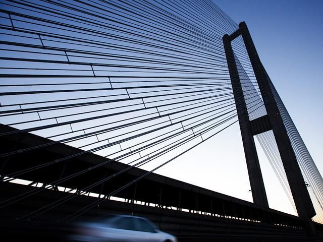 Завтра в столице ограничат движение транспорта из-за ремонта Московского моста