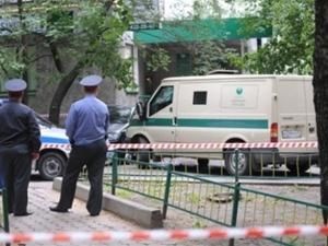 Один из нападавших на инкассаторскую машину - бывший сотрудник СБУ, - СМИ Один из нападавших на инкассаторскую машину - бывший сотрудник СБУ, - СМИ