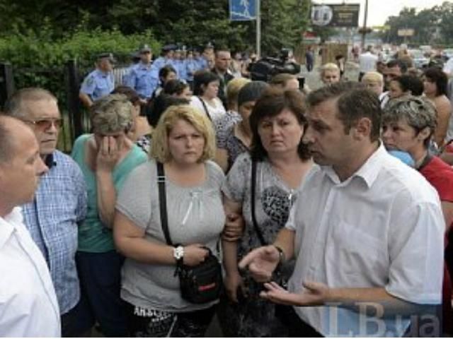 Киевляне хотят совершить самосуд над милиционером, который избил активистку