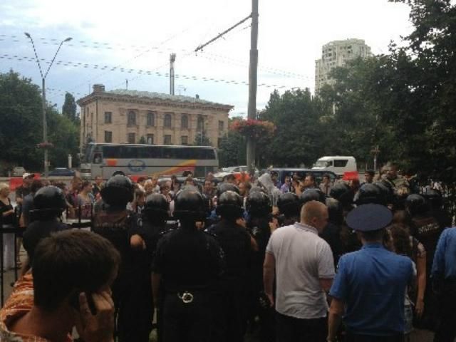 У Києві активісти штурмували райуправління міліції. Деякі з протестувальників травмовані 