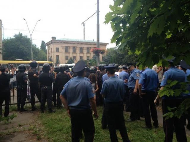 Побита міліціонером активістка КУПРу не захотіла проходити судмедекспертизу Побита міліціонером активістка КУПРу не захотіла проходити судмедекспертизу