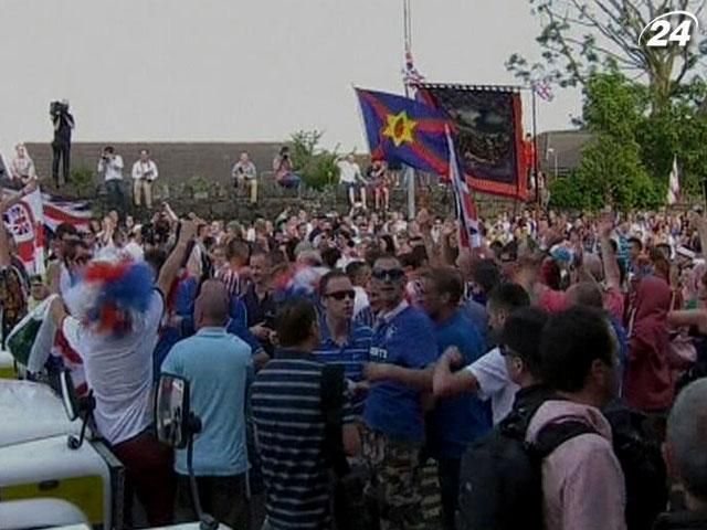 В массовых столкновениях в Северной Ирландии пострадали более 30 человек В массовых столкновениях в Северной Ирландии пострадали более 30 человек