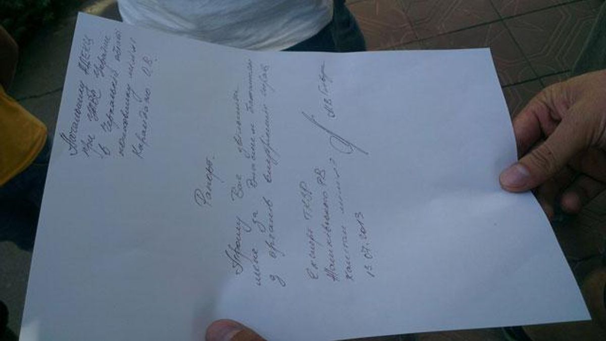 Милиционер уволился и присоединился к "врадиевскому шествию" Милиционер уволился и присоединился к "врадиевскому шествию"