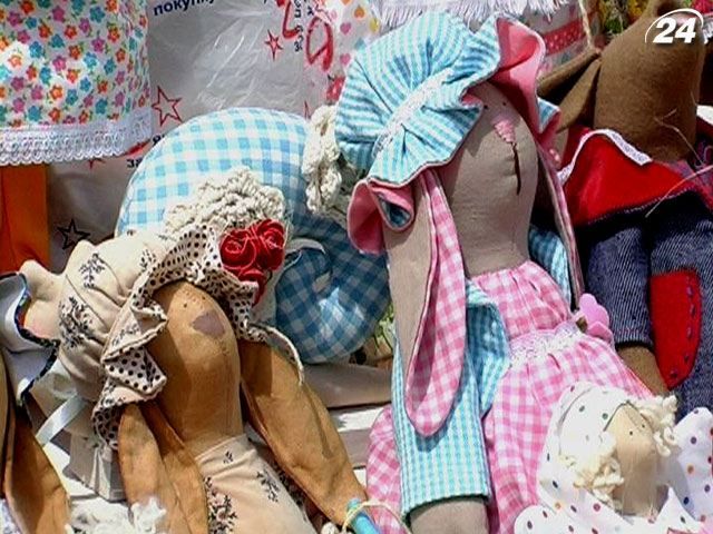 Близько 1000 майстрів з’їхалися у Чернівці на Петрівський ярмарок