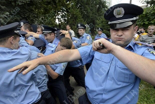 Міліція закликає не повторювати штурм Святошинського РВВС Міліція закликає не повторювати штурм Святошинського РВВС