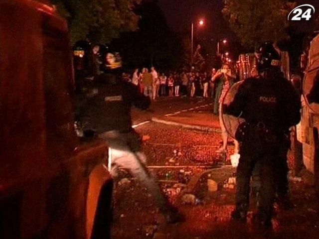 Из-за межконфессиональных беспорядков в Белфаст направили тысячу полицейских