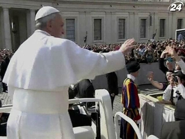 Папа Франциск відмовився від надмірних зручностей у літаку