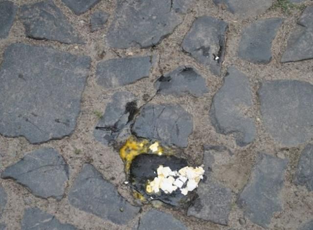 Виновник "яичного инцидента" с Коморовским - 21-летний запорожец Виновник "яичного инцидента" с Коморовским - 21-летний запорожец