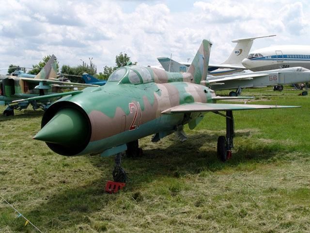 В Индии разбился военный самолет В Индии разбился военный самолет