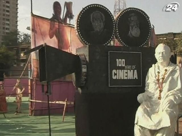 В індійському Мумбаї відроджують стару традицію кінопоказів