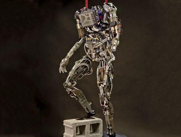 Конструкторы показали на видео робота, который разумно обходит препятствия Конструкторы показали на видео робота, который разумно обходит препятствия