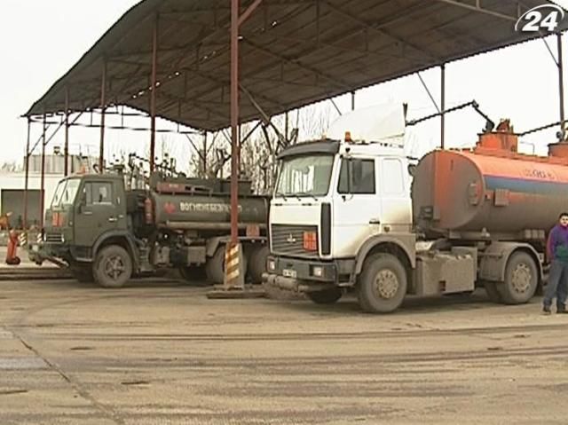 Крупним планом: Через контрабанду палива у бюджеті діра в понад 3 млрд грн Крупним планом: Через контрабанду палива у бюджеті діра в понад 3 млрд грн