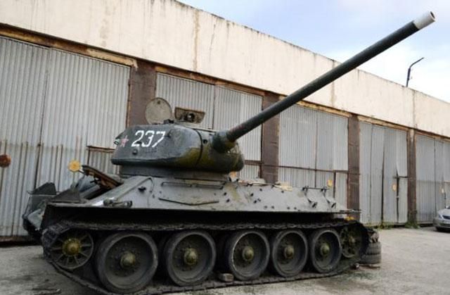 В Луганске танк, который был памятником, будет ездить по городу