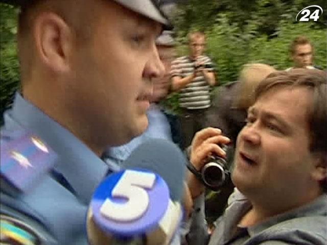 Фастівський райвідділ міліції взяли штурмом Фастівський райвідділ міліції взяли штурмом