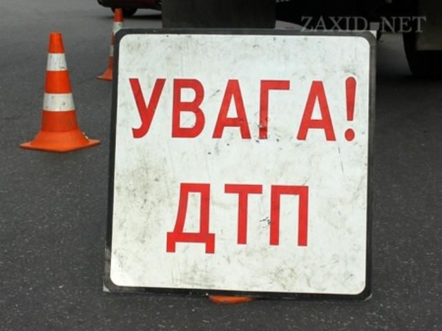 У Львові зіткнулися одразу три авто: травмувалася молода дівчина 