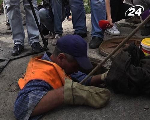 В Киеве взялись за несанкционированные врезки в канализацию В Киеве взялись за несанкционированные врезки в канализацию